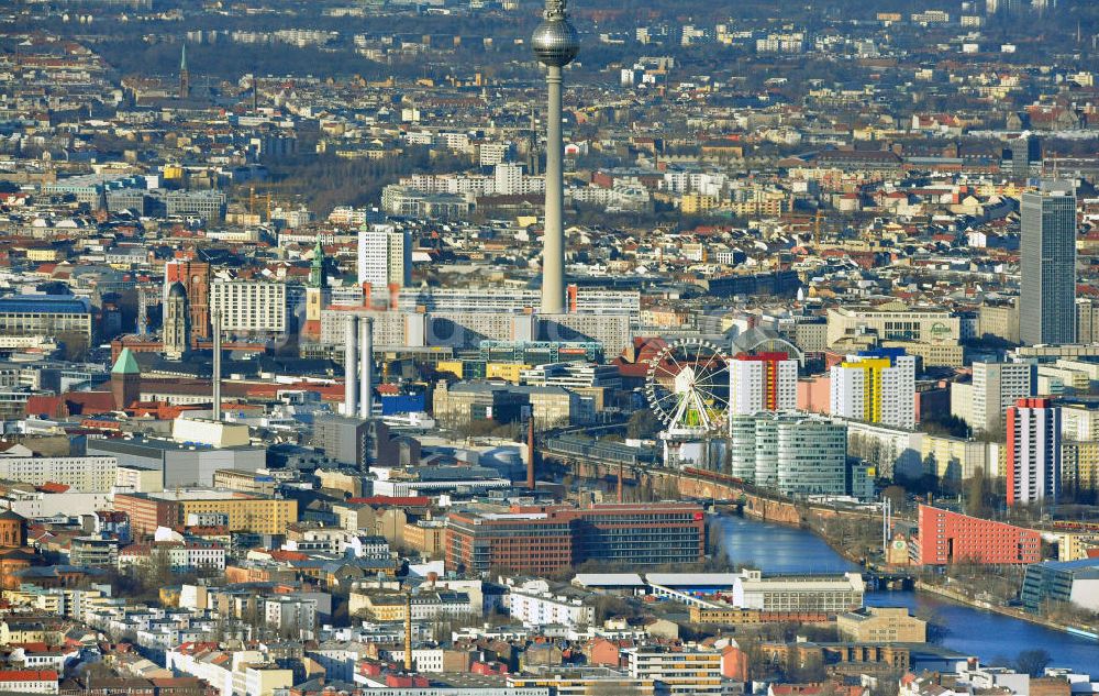 Berlin aus der Vogelperspektive: Stadtzentrum Ost am Berliner Fernsehturm in Berlin - Mitte