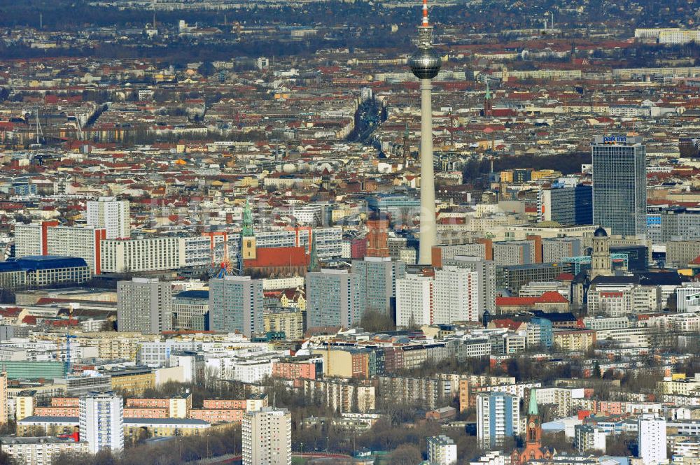 Berlin von oben - Stadtzentrum Ost am Berliner Fernsehturm in Berlin - Mitte