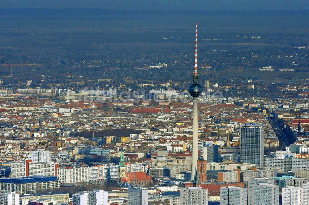 Luftaufnahme Berlin - Stadtzentrum Ost am Berliner Fernsehturm in Berlin - Mitte