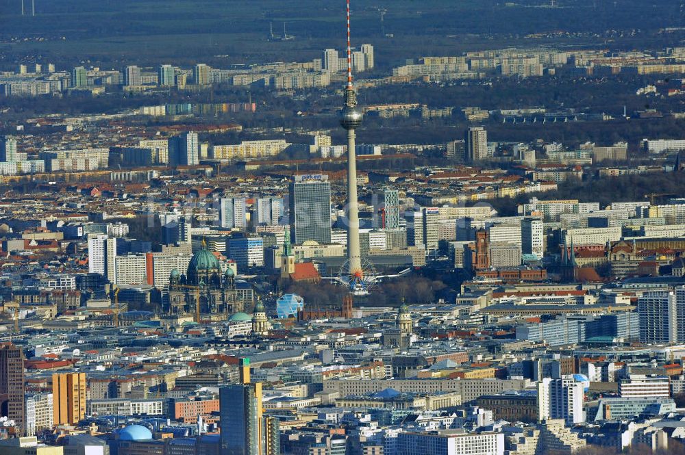 Berlin von oben - Stadtzentrum Ost am Berliner Fernsehturm in Berlin - Mitte