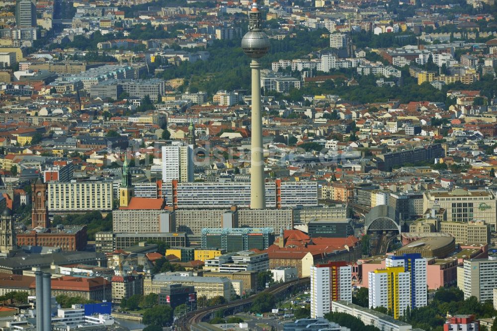 Berlin von oben - Stadtzentrum Ost am Berliner Fernsehturm in Berlin - Mitte