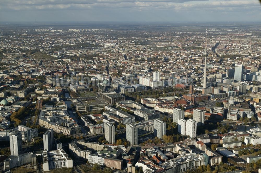 Berlin aus der Vogelperspektive: Stadtzentrum Ost in Mitte in Berlin