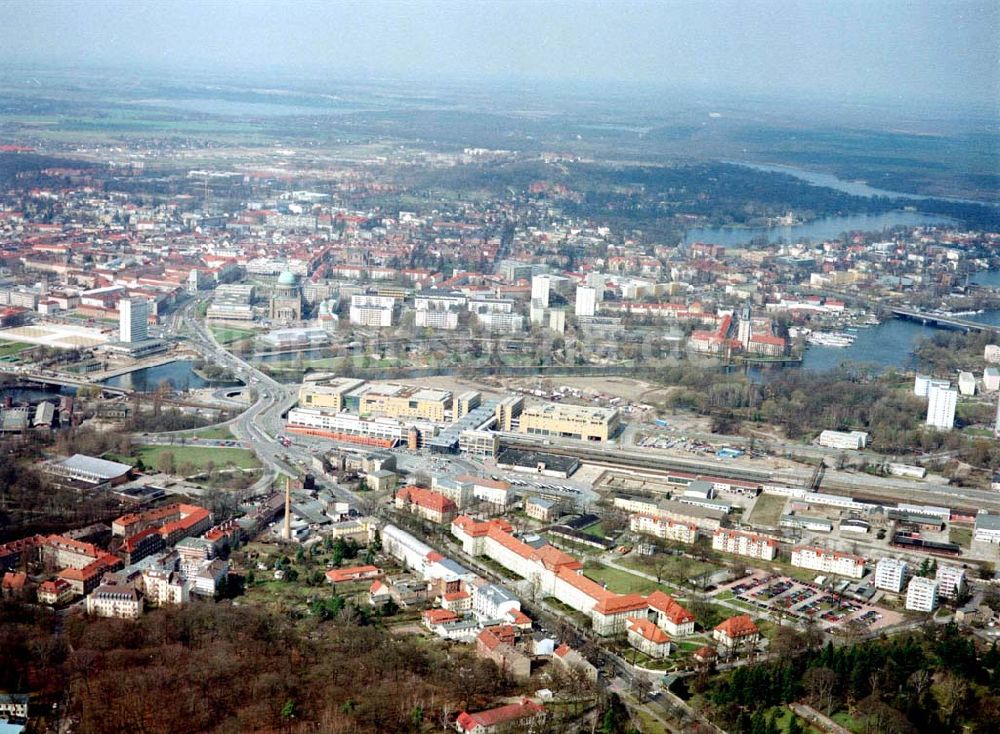 Luftbild Potsdam / BRB - Stadtzentrum von Potsdam mit dem Sitz der Landesregierung Brandenburg an der Heinrich - Mann - Allee.