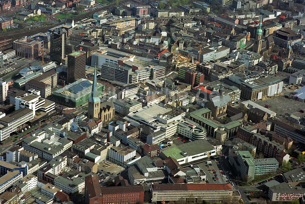 Luftaufnahme Dortmund - Stadtzentrum mit der Reinoldikirche, Marienkirche (rechts) und der Petrikirche (li.) sowie der Probsteikirche in der Innenstadt von Dortmund im Bundesland Nordrhein-Westfalen