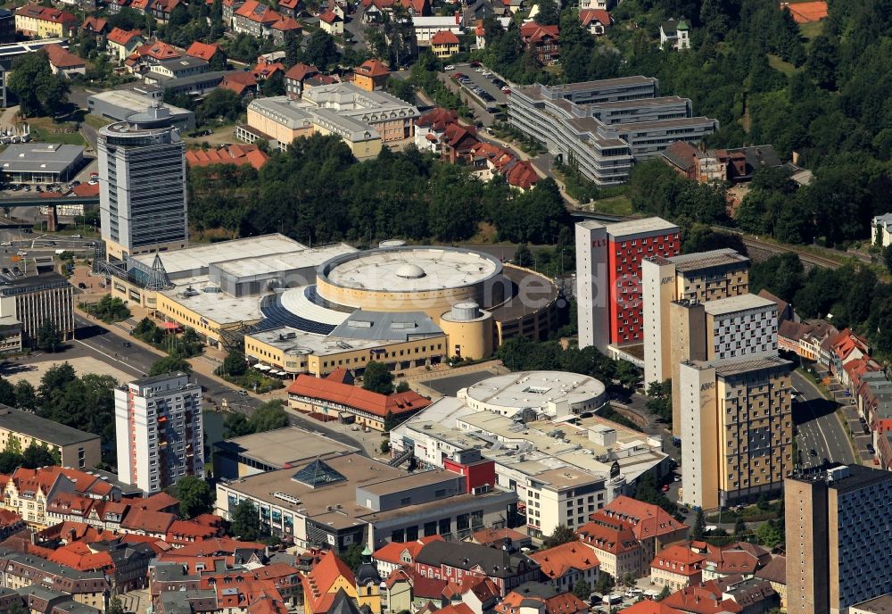 Suhl aus der Vogelperspektive: Stadtzentrum mit dem Rundgebäude des CCS Congress Centrum Suhl - Touristik und Congress GmbH in Suhl im Bundesland Thüringen