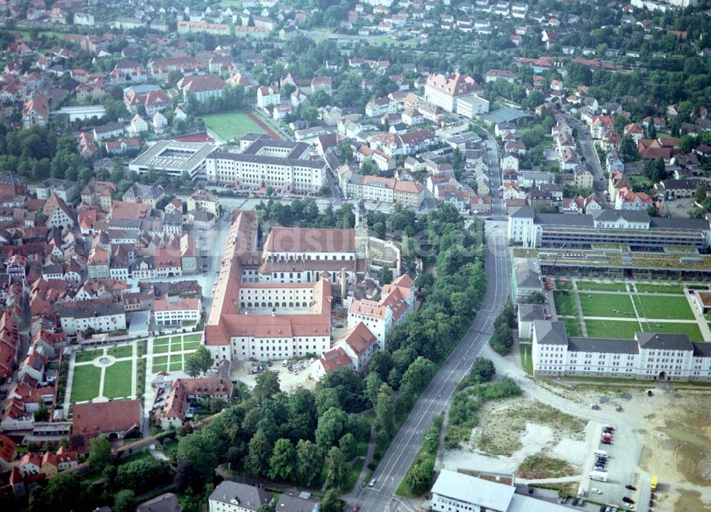 Luftaufnahme Amberg / Bayern - Stadtzentrum mit dem Schloß von Amberg in Bayern.