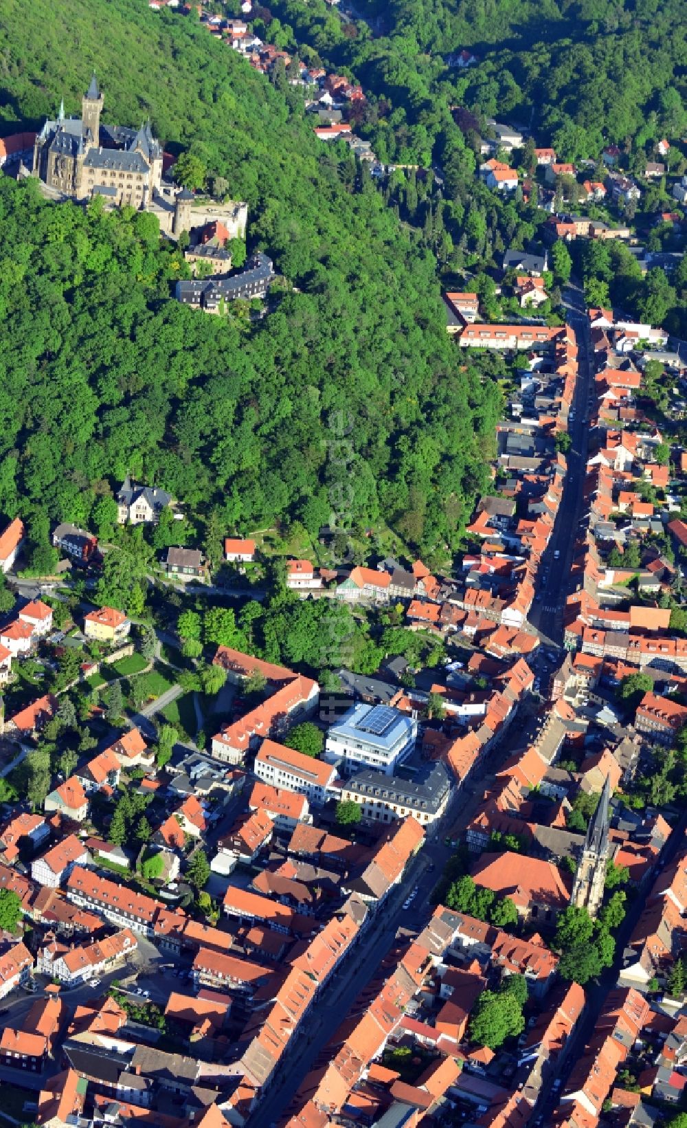 Wernigerode aus der Vogelperspektive: Stadtzentrum und Schloss Wernigerode der Stadt Wernigerode im Bundesland Sachsen-Anhalt