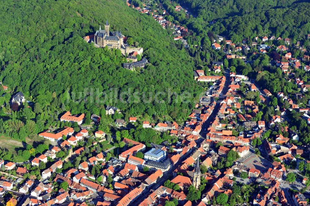 Luftbild Wernigerode - Stadtzentrum und Schloss Wernigerode der Stadt Wernigerode im Bundesland Sachsen-Anhalt