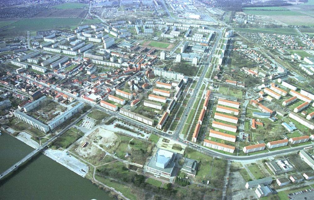 Schwedt / Oder aus der Vogelperspektive: Stadtzentrum von Schwedt / Oder. 11.03.02