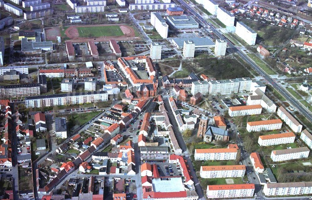 Schwedt / Oder von oben - Stadtzentrum von Schwedt / Oder. 11.03.02