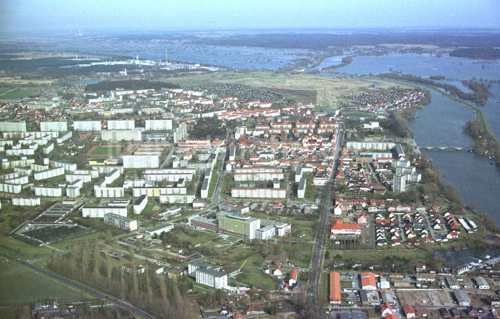 Schwedt / Oder von oben - Stadtzentrum von Schwedt / Oder. 11.03.02