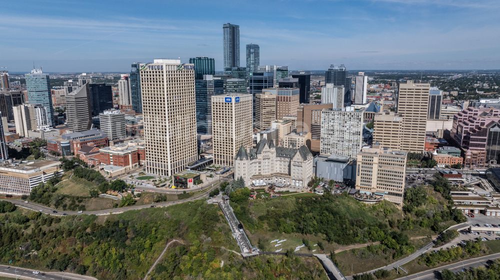 Luftaufnahme Edmonton - Stadtzentrum mit der Skyline in Edmonton in Alberta, Kanada