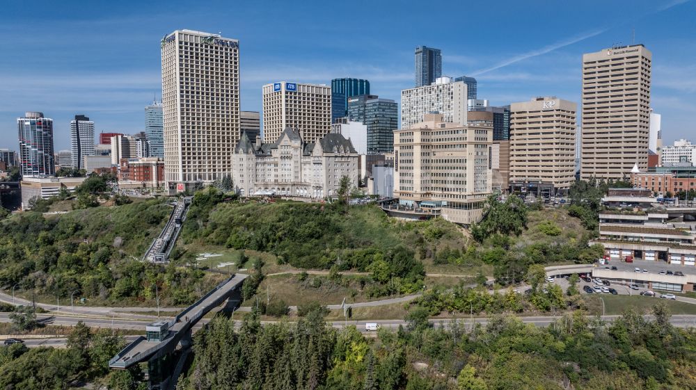 Edmonton von oben - Stadtzentrum mit der Skyline in Edmonton in Alberta, Kanada