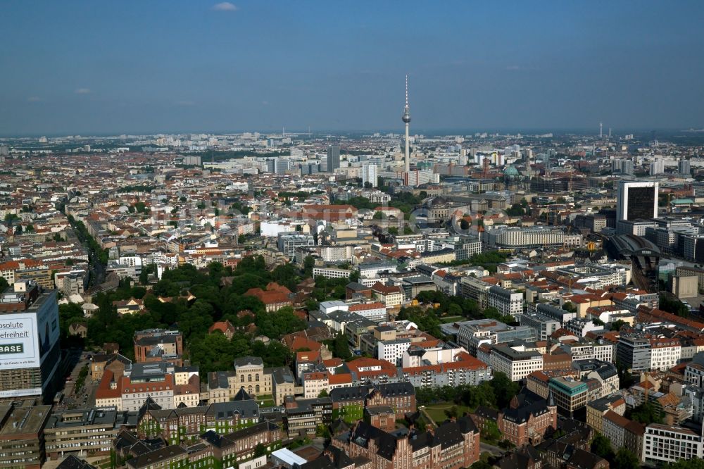 Berlin aus der Vogelperspektive: Stadtzentrum mit der Skyline im Innenstadtbereich in Berlin