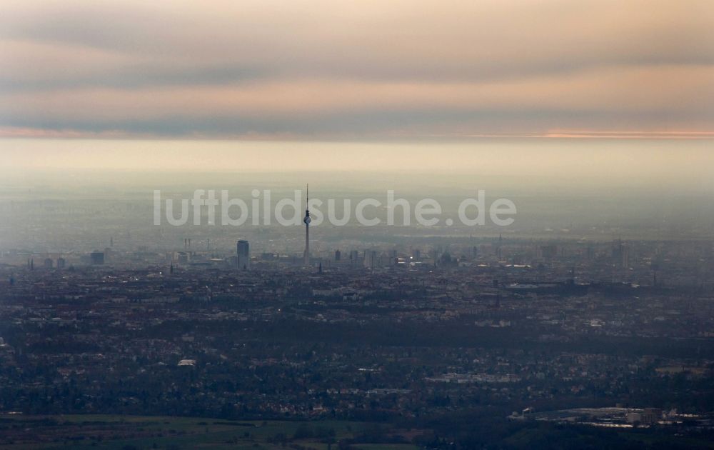 Berlin von oben - Stadtzentrum mit der Skyline im Innenstadtbereich in Berlin, Deutschland