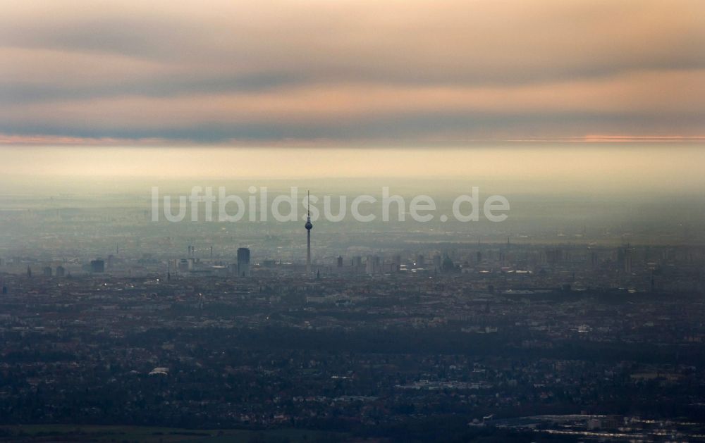 Berlin aus der Vogelperspektive: Stadtzentrum mit der Skyline im Innenstadtbereich in Berlin, Deutschland