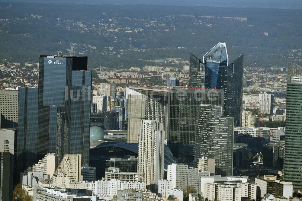 Paris von oben - Stadtzentrum mit der Skyline im Innenstadtbereich La Défense in Paris in Ile-de-France, Frankreich