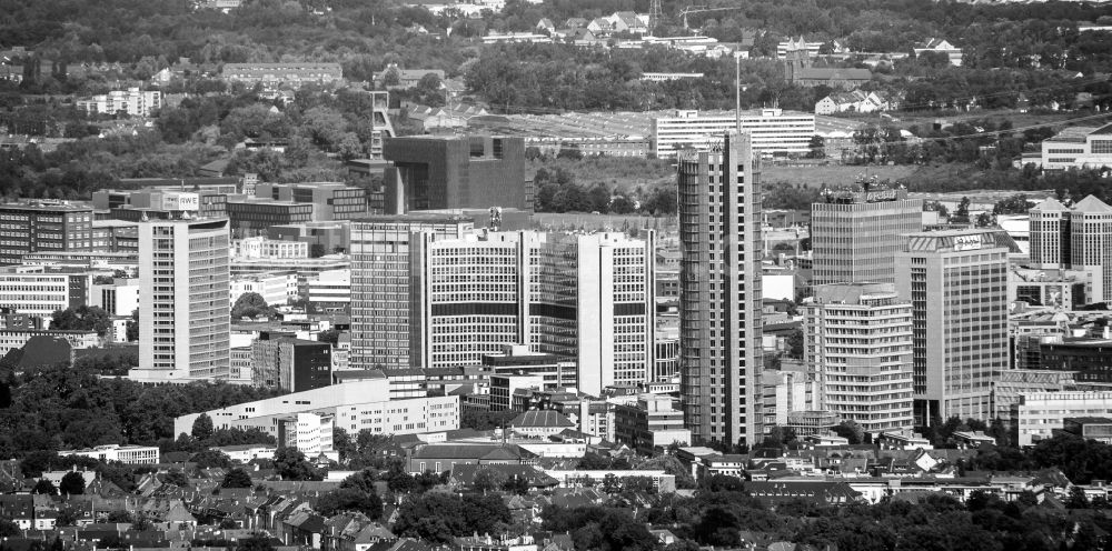 Essen aus der Vogelperspektive: Stadtzentrum mit der Skyline im Innenstadtbereich in Essen im Bundesland Nordrhein-Westfalen