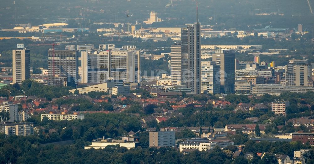 Luftaufnahme Essen - Stadtzentrum mit der Skyline im Innenstadtbereich in Essen im Bundesland Nordrhein-Westfalen