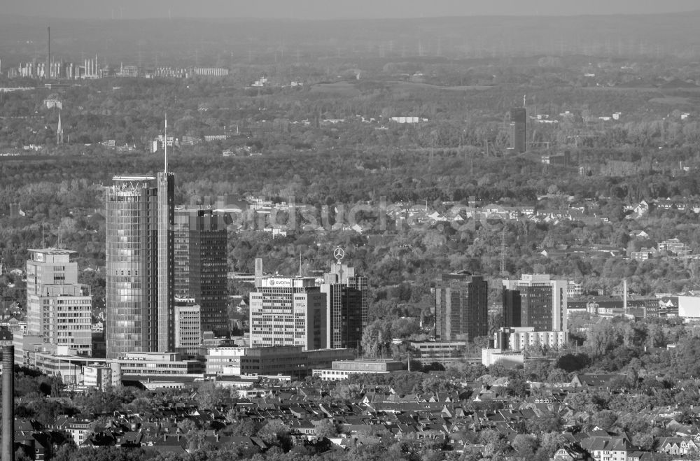 Luftaufnahme Essen - Stadtzentrum mit der Skyline im Innenstadtbereich in Essen im Bundesland Nordrhein-Westfalen