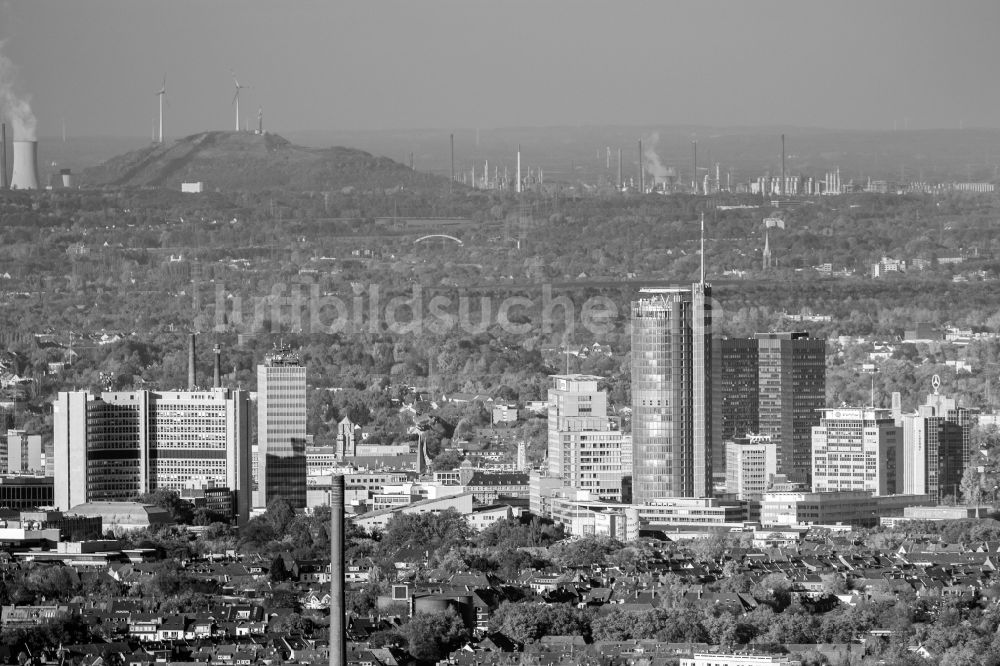 Essen von oben - Stadtzentrum mit der Skyline im Innenstadtbereich in Essen im Bundesland Nordrhein-Westfalen