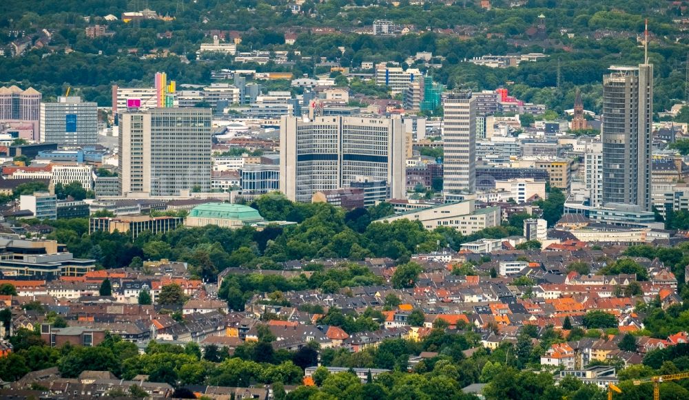 Luftbild Essen - Stadtzentrum mit der Skyline im Innenstadtbereich in Essen im Bundesland Nordrhein-Westfalen - NRW, Deutschland