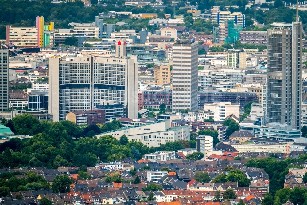 Essen aus der Vogelperspektive: Stadtzentrum mit der Skyline im Innenstadtbereich in Essen im Bundesland Nordrhein-Westfalen - NRW, Deutschland