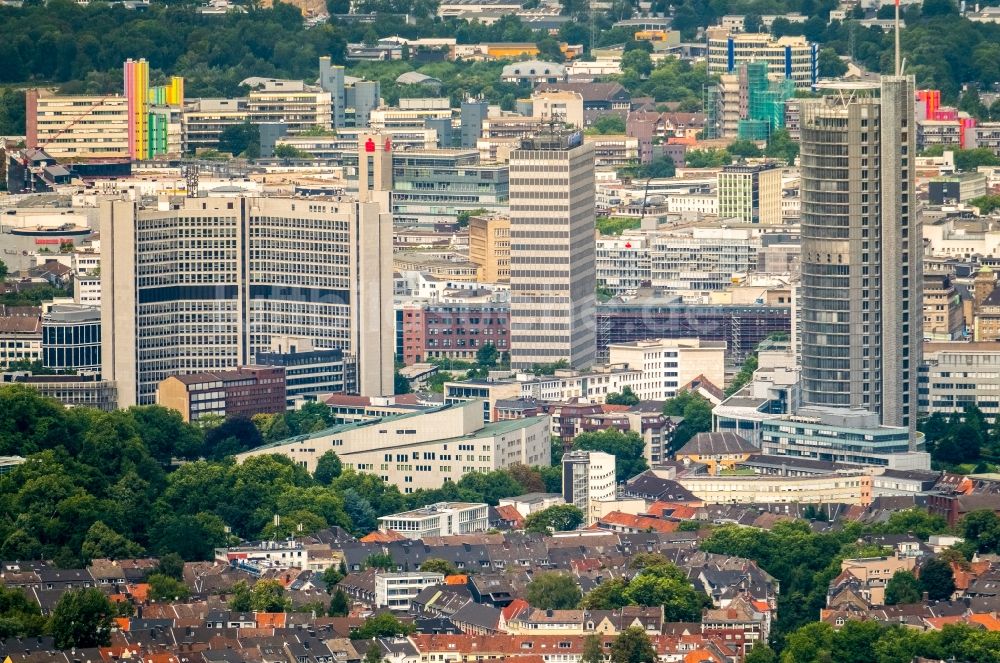 Luftaufnahme Essen - Stadtzentrum mit der Skyline im Innenstadtbereich in Essen im Bundesland Nordrhein-Westfalen - NRW, Deutschland