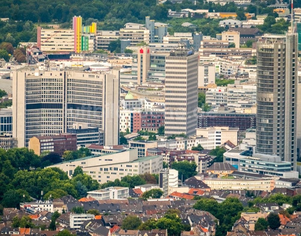 Essen aus der Vogelperspektive: Stadtzentrum mit der Skyline im Innenstadtbereich in Essen im Bundesland Nordrhein-Westfalen - NRW, Deutschland