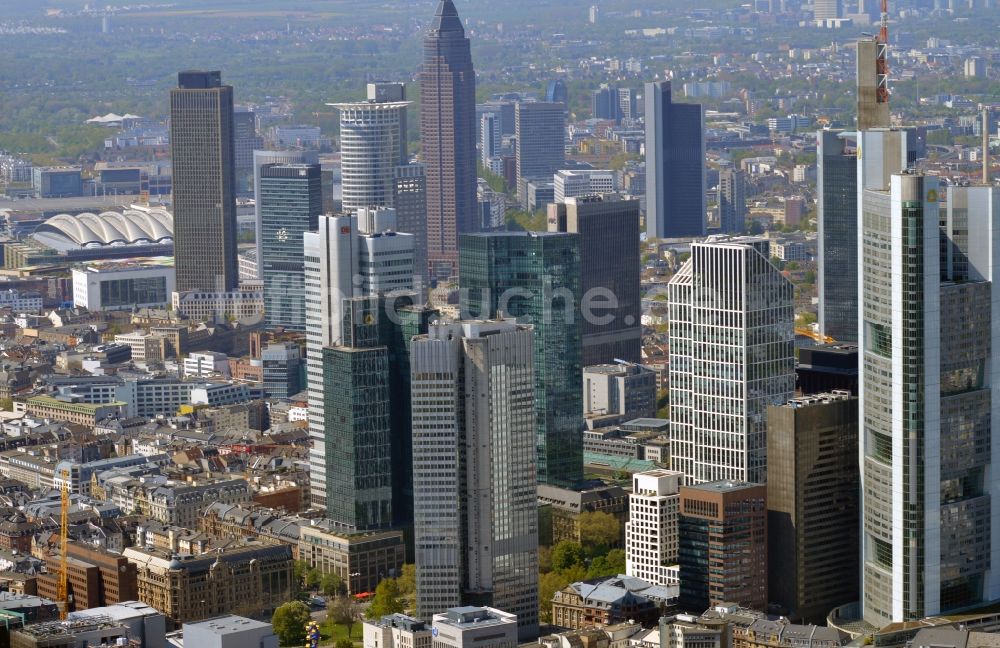 Frankfurt am Main aus der Vogelperspektive: Stadtzentrum mit der Skyline im Innenstadtbereich in Frankfurt am Main im Bundesland Hessen