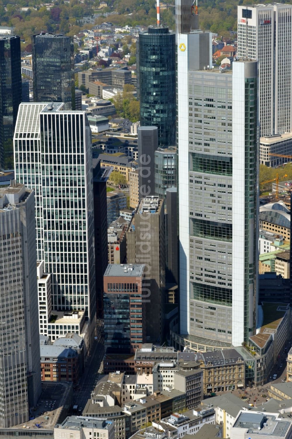 Luftaufnahme Frankfurt am Main - Stadtzentrum mit der Skyline im Innenstadtbereich in Frankfurt am Main im Bundesland Hessen