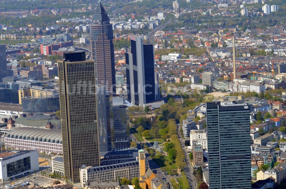 Frankfurt am Main aus der Vogelperspektive: Stadtzentrum mit der Skyline im Innenstadtbereich in Frankfurt am Main im Bundesland Hessen