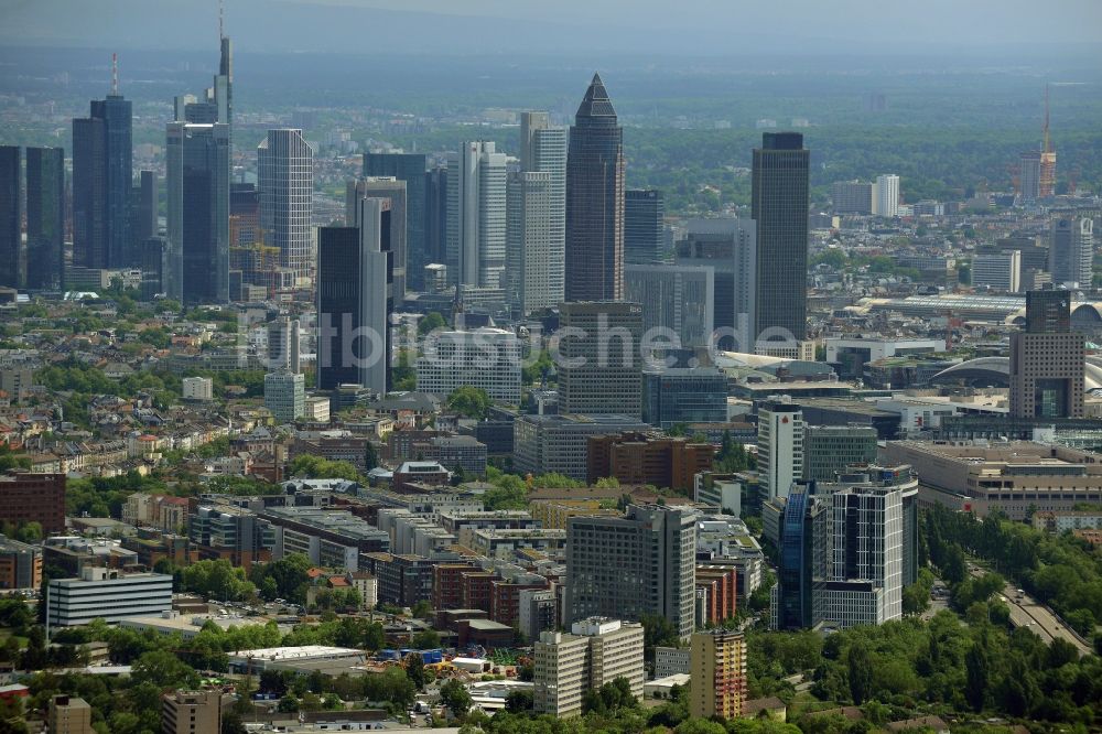 Frankfurt am Main von oben - Stadtzentrum mit der Skyline im Innenstadtbereich in Frankfurt am Main im Bundesland Hessen