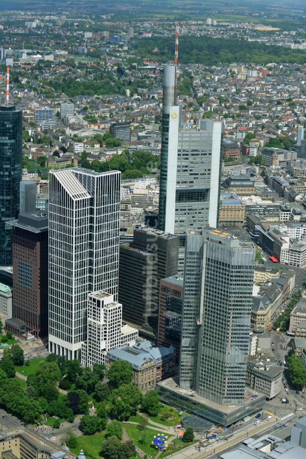 Luftbild Frankfurt am Main - Stadtzentrum mit der Skyline im Innenstadtbereich in Frankfurt am Main im Bundesland Hessen