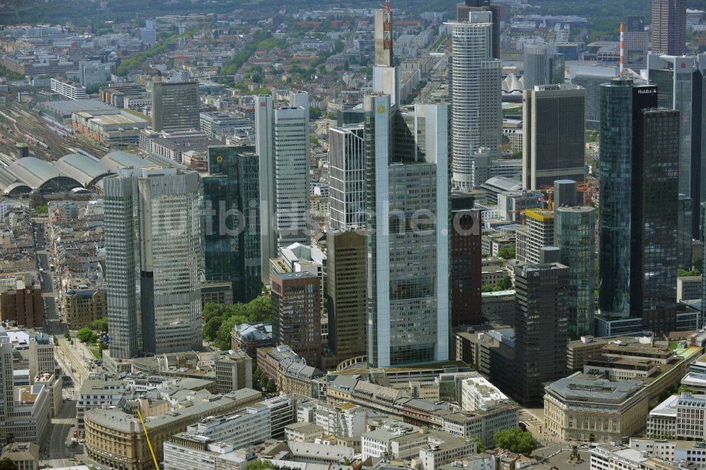 Frankfurt am Main von oben - Stadtzentrum mit der Skyline im Innenstadtbereich in Frankfurt am Main im Bundesland Hessen