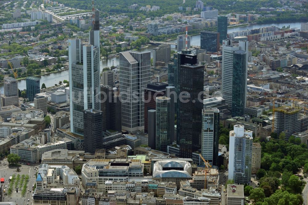 Frankfurt am Main aus der Vogelperspektive: Stadtzentrum mit der Skyline im Innenstadtbereich in Frankfurt am Main im Bundesland Hessen