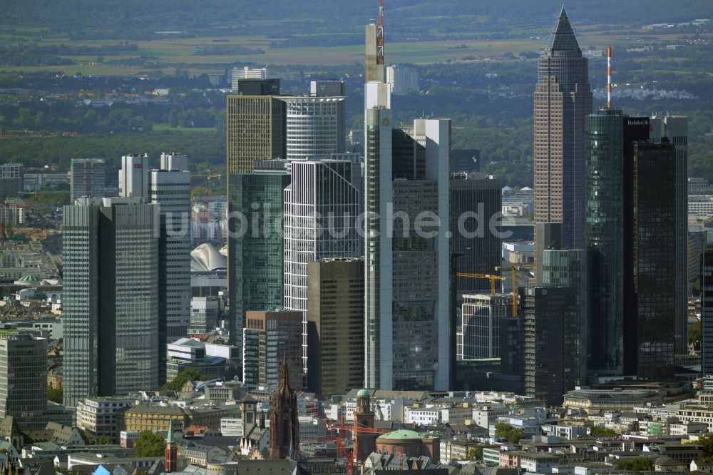 Luftaufnahme Frankfurt am Main - Stadtzentrum mit der Skyline im Innenstadtbereich in Frankfurt am Main im Bundesland Hessen