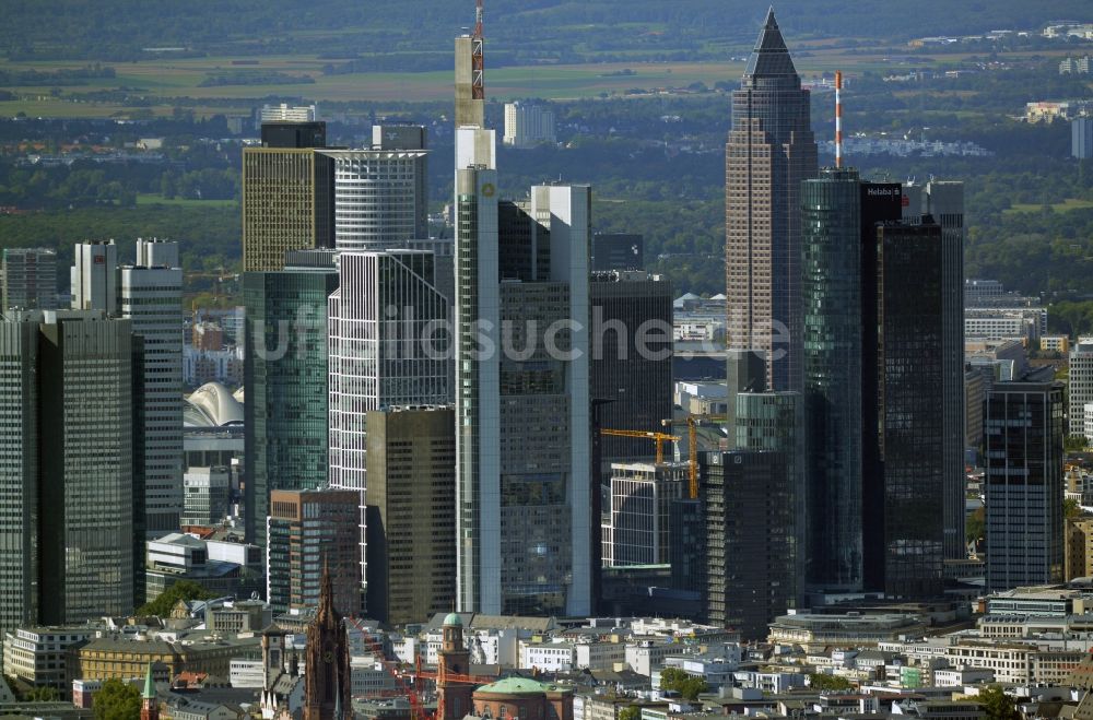 Frankfurt am Main aus der Vogelperspektive: Stadtzentrum mit der Skyline im Innenstadtbereich in Frankfurt am Main im Bundesland Hessen