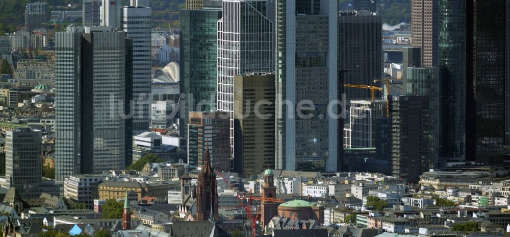 Frankfurt am Main von oben - Stadtzentrum mit der Skyline im Innenstadtbereich in Frankfurt am Main im Bundesland Hessen