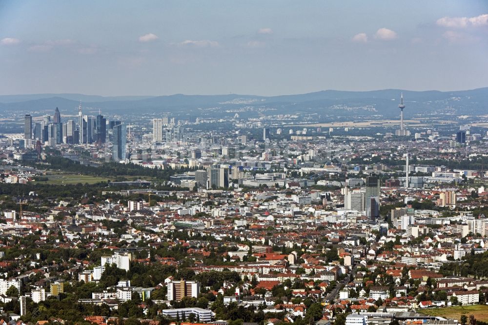 Frankfurt am Main von oben - Stadtzentrum mit der Skyline im Innenstadtbereich in Frankfurt am Main im Bundesland Hessen