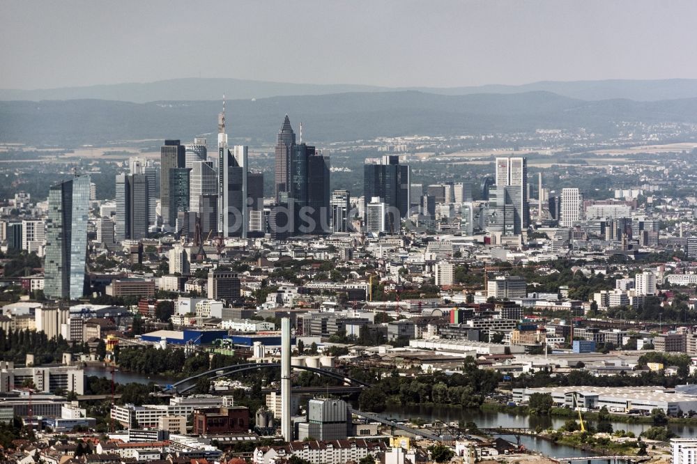 Luftbild Frankfurt am Main - Stadtzentrum mit der Skyline im Innenstadtbereich in Frankfurt am Main im Bundesland Hessen