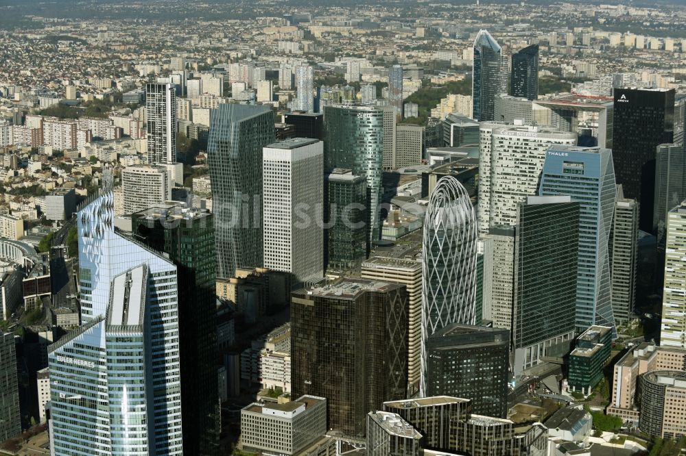 Luftaufnahme Paris Courbevoie - Stadtzentrum mit der Skyline im Innenstadtbereich in Paris Courbevoie in Ile-de-France, Frankreich