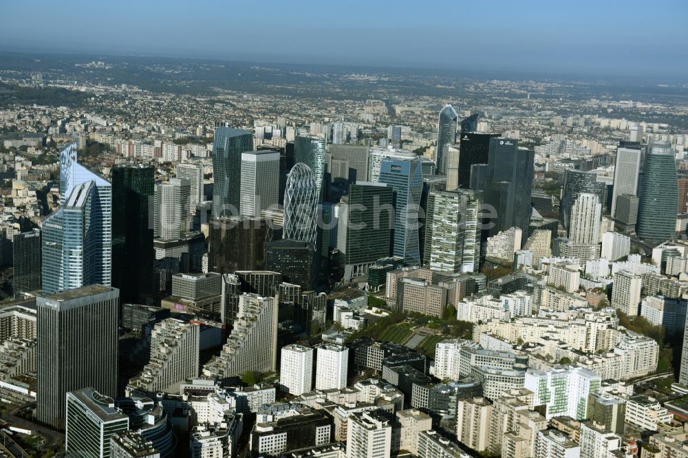 Paris Courbevoie aus der Vogelperspektive: Stadtzentrum mit der Skyline im Innenstadtbereich in Paris Courbevoie in Ile-de-France, Frankreich