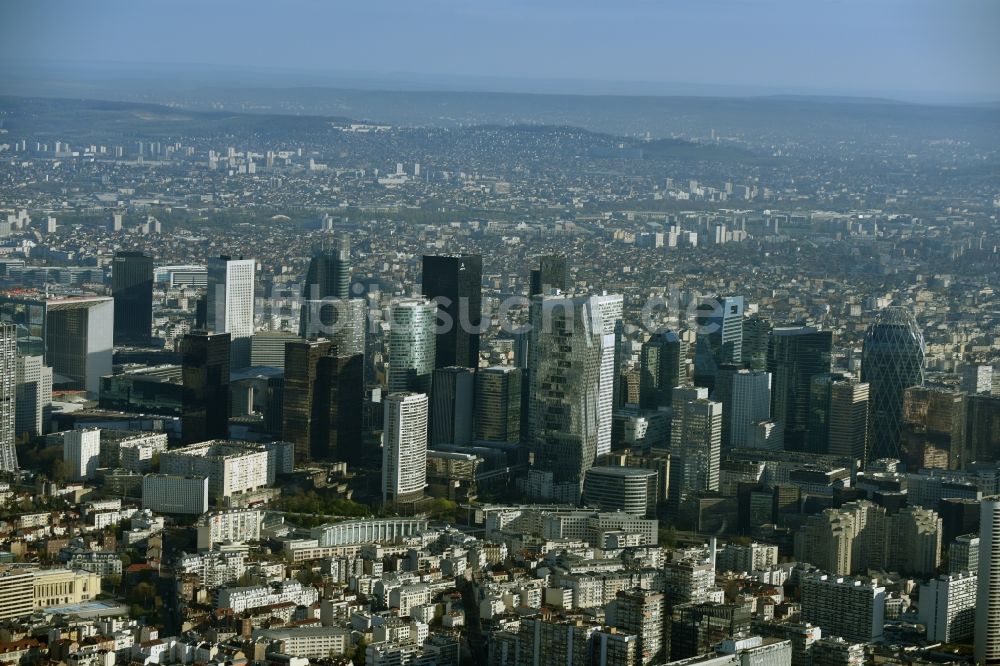 Paris Nanterre aus der Vogelperspektive: Stadtzentrum mit der Skyline im Innenstadtbereich in Paris Nanterre in Ile-de-France, Frankreich