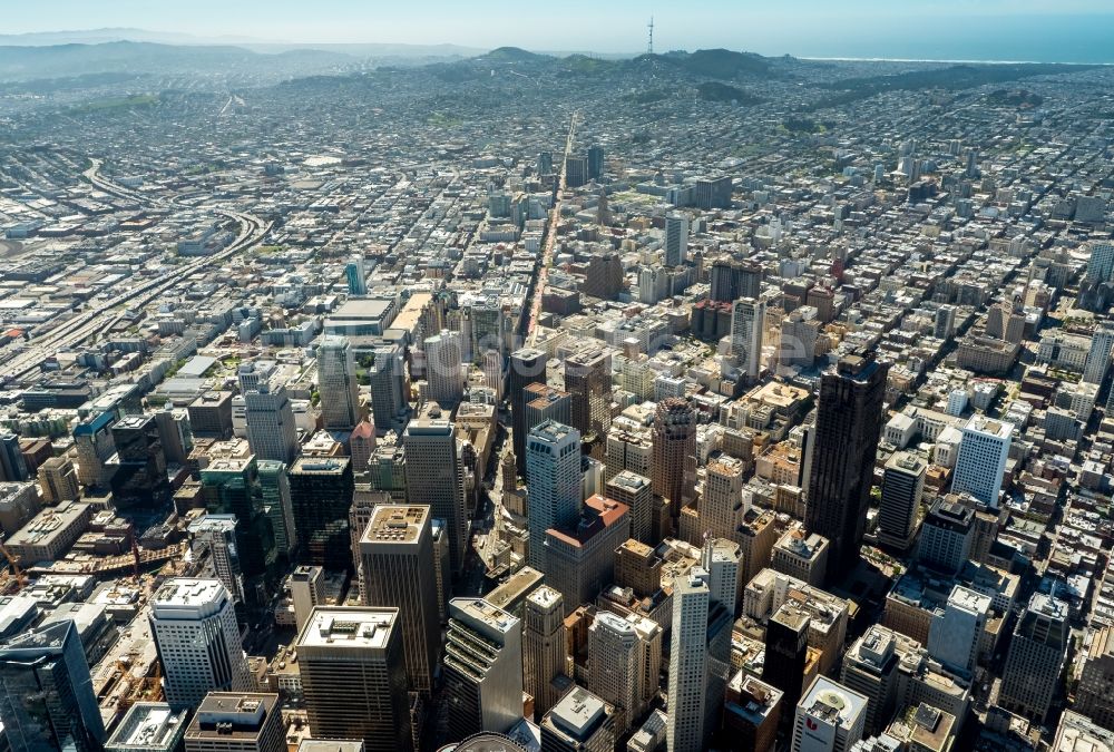 Luftbild San Francisco - Stadtzentrum mit der Skyline im Innenstadtbereich in San Francisco in USA