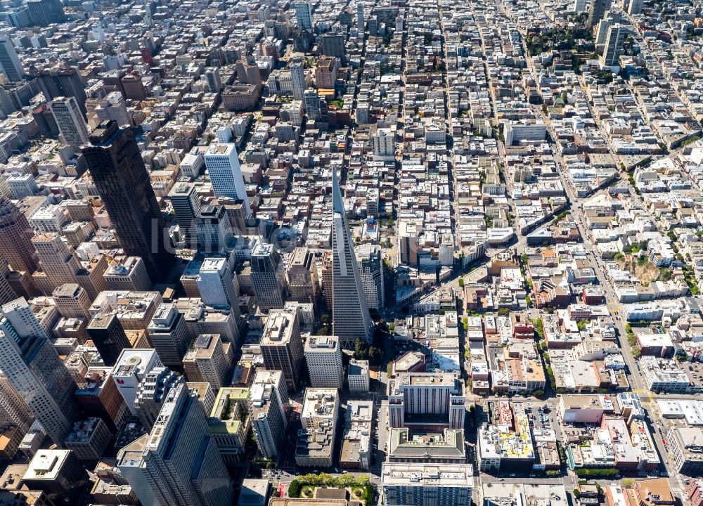 San Francisco von oben - Stadtzentrum mit der Skyline im Innenstadtbereich in San Francisco in USA