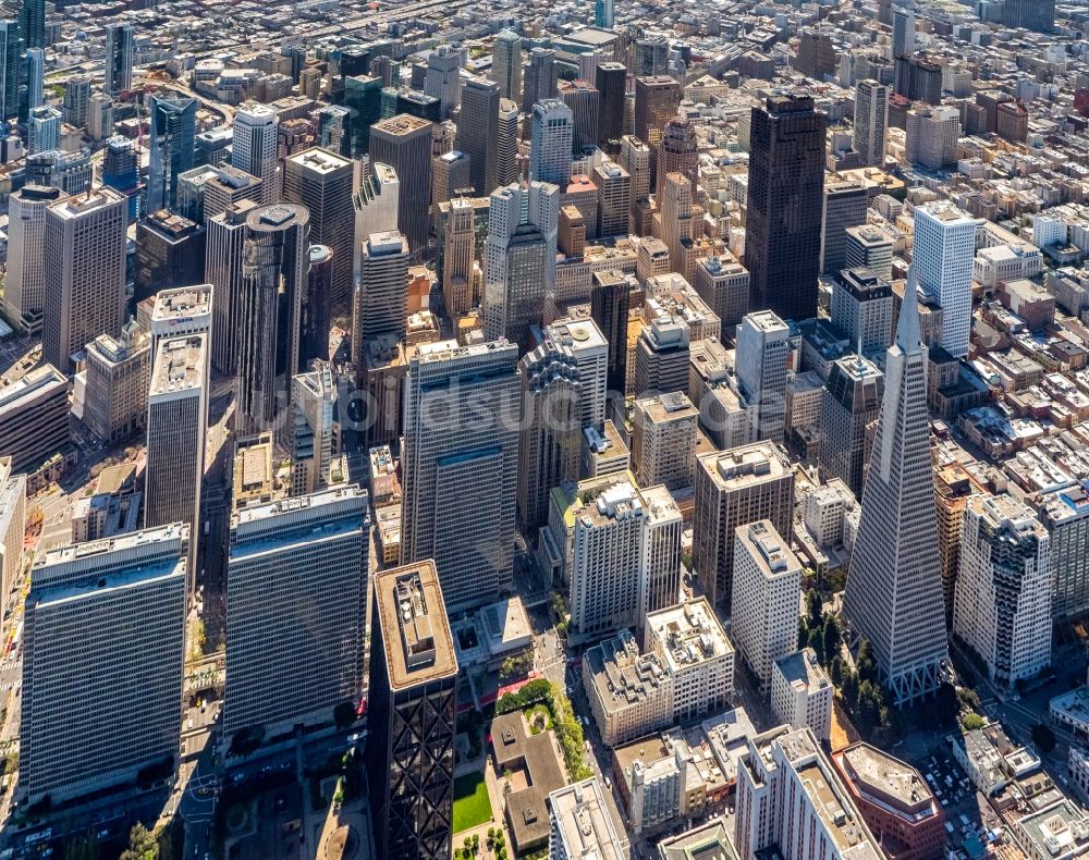 Luftaufnahme San Francisco - Stadtzentrum mit der Skyline im Innenstadtbereich in San Francisco in USA