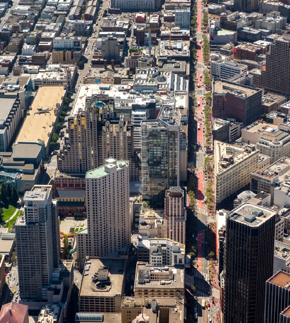 San Francisco aus der Vogelperspektive: Stadtzentrum mit der Skyline im Innenstadtbereich in San Francisco in USA