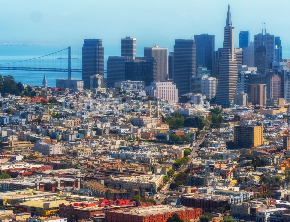 Luftaufnahme San Francisco - Stadtzentrum mit der Skyline im Innenstadtbereich in San Francisco in USA