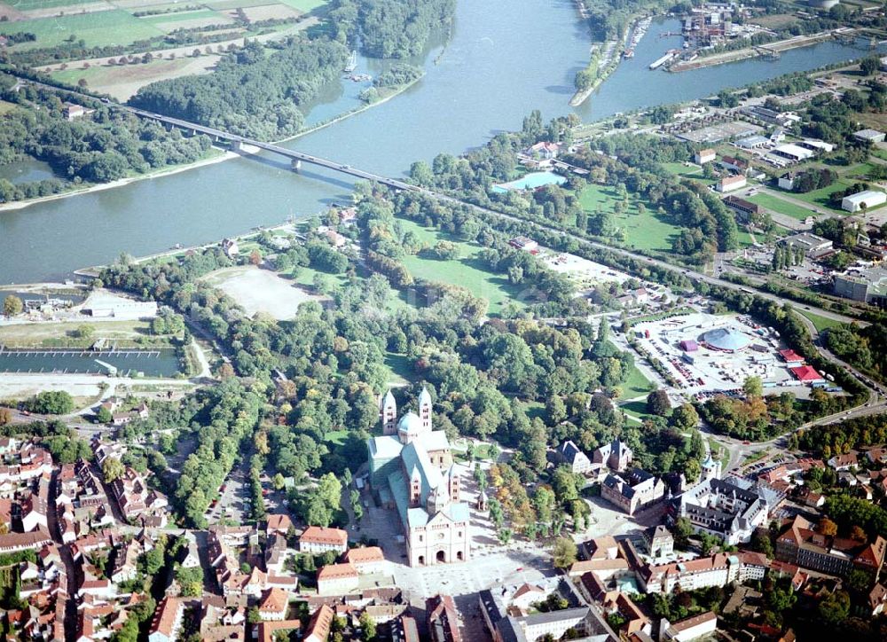 Speyer aus der Vogelperspektive: Stadtzentrum von Speyer mit dem Dom zu Speyer.